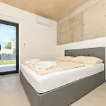 Villa Sempervivum 3 With Heated Pool *
