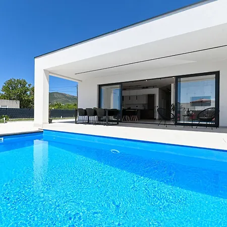 Villa Sempervivum 3 With Heated Pool Kastela