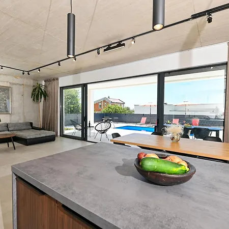 Villa Sempervivum 3 With Heated Pool *