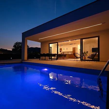 Sempervivum 3 With Heated Pool