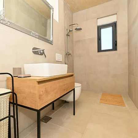 Villa Sempervivum 3 With Heated Pool