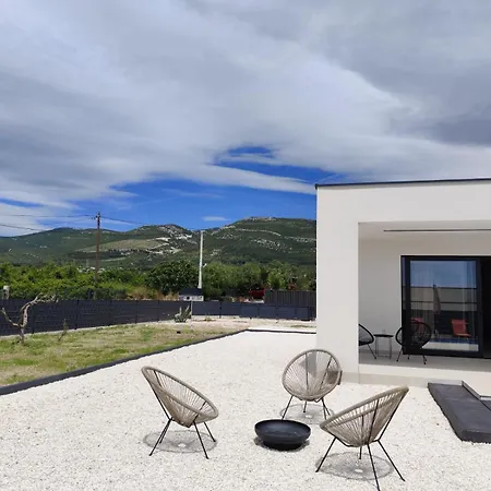 Sempervivum 3 With Heated Pool *