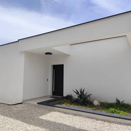 Sempervivum 3 With Heated Pool * Kaštela