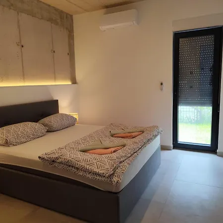 Sempervivum 3 With Heated Pool