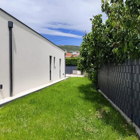 Sempervivum 3 With Heated Pool *