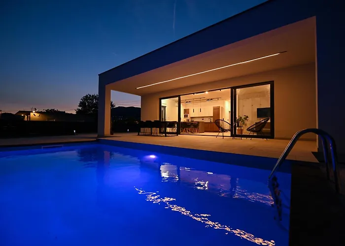 Sempervivum 3 With Heated Pool